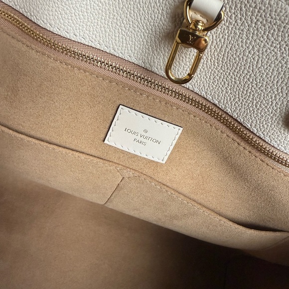 FLAWLESS Louis Vuitton On the Go GM Cream Empreinte Leather - Picture 6 of 15